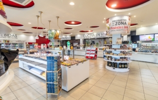 Cocina en vivo en el interior del Self Service del área de servicio Abades Puerta Andalucía