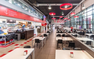 Mesas para comer en Abades Puerta Andalucía