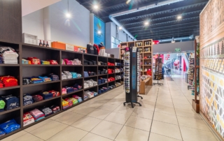 tienda de souvenirs y regalos de viaje en autovía a4, en el área de servicio Abades Puerta Andalucía