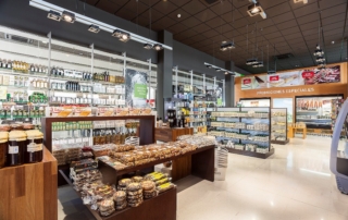 Tienda Abades con dulces típicos productos artesanos