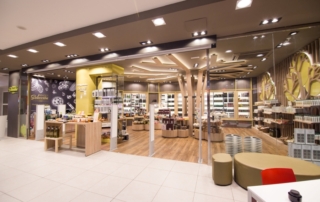 Tienda Abades en área de servicio de Loja