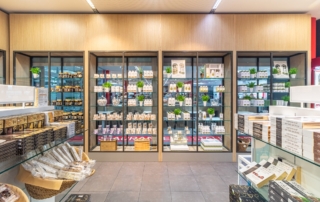 Productos de cosmética, higiene, miel y dulces en Abades Lodares