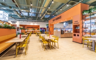 Entrada al Self Service donde se coge 