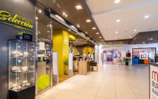 Acceso a tiendas en el área de descanso de Loja