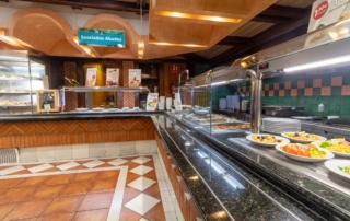 Autoservicio de comida y bebida en el área de servicio Abades Guadix de Granada