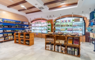 Productos basados en aceite de oliva virgen extra en la tienda de Abades Guadix