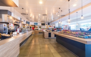 Zona de autoservicio para escoger los platos que deseas comer