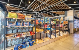 Snack para comer donde se ven galletas oreo, filipinos, tuc, crespillos de Murcia, etc.